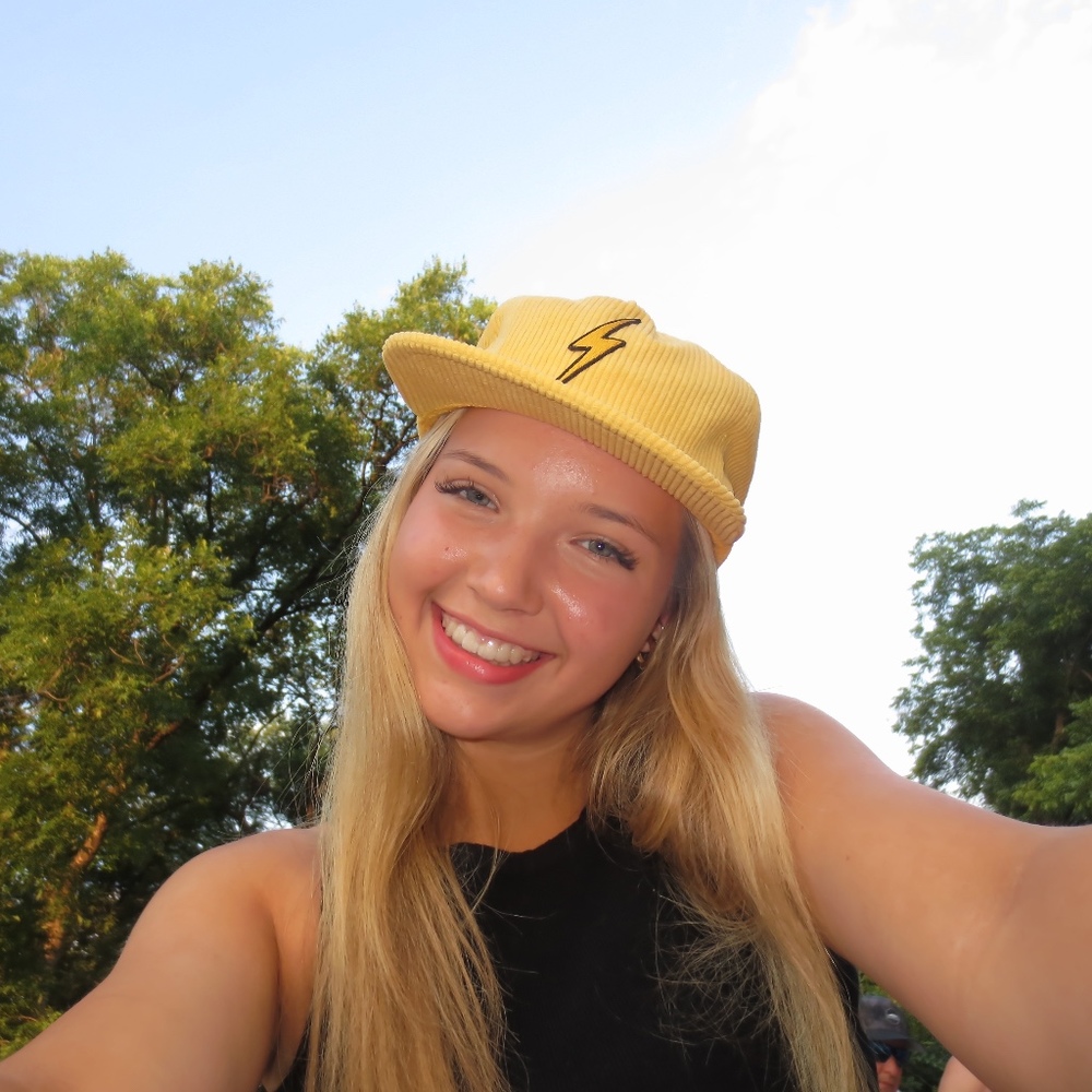 Meet your Posher, Chloe